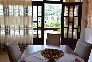 Гостевой дом Guest House Evropa Улцинь Четырехместный номер эконом-класса-1