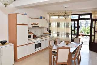 Гостевой дом Guest House Evropa Улцинь Четырехместный номер эконом-класса-2