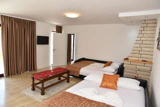 Гостевой дом Guest House Evropa Улцинь Номер-студио с балконом-8