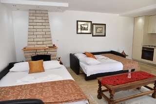 Гостевой дом Guest House Evropa Улцинь Номер-студио с балконом-9