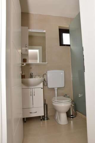 Гостевой дом Guest House Evropa Улцинь Двухместный номер с 1 кроватью и балконом-7