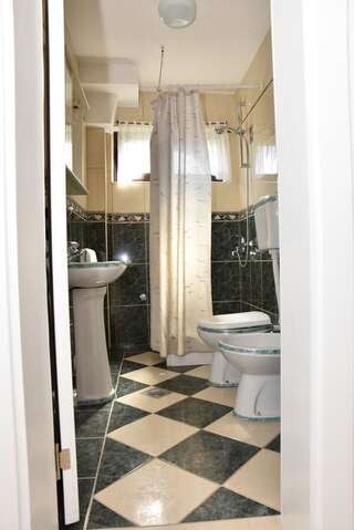 Гостевой дом Guest House Evropa Улцинь Четырехместный номер эконом-класса-4